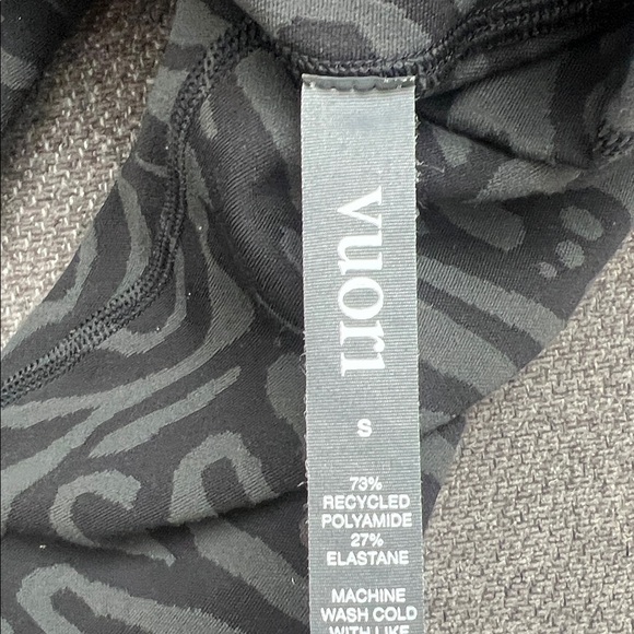 Vuori Black and Gray Patterned Leggings - Picture 5 of 6